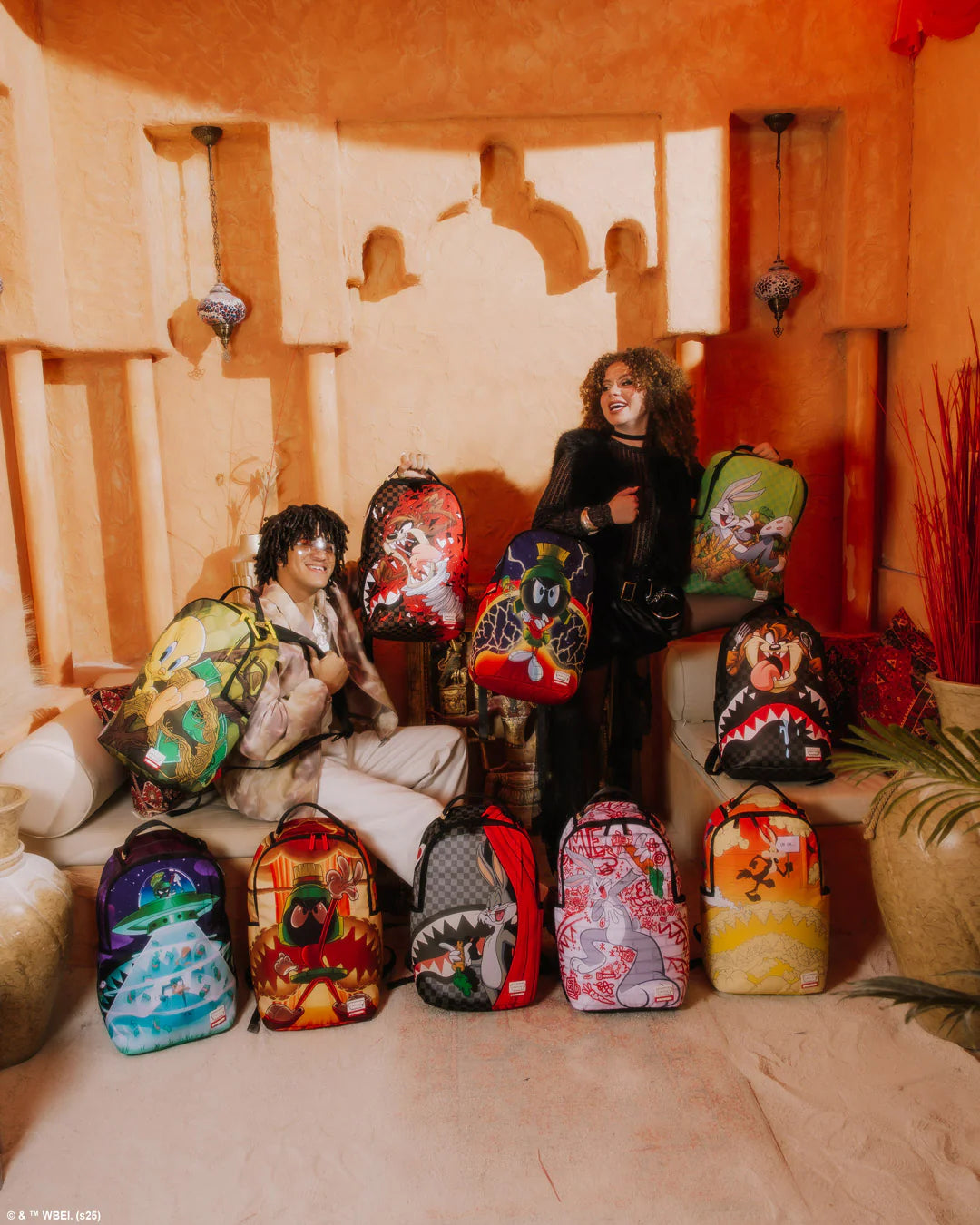 LOONEY TUNES BUGS BILLIONAIRE DLXR BACKPACK - Image 12