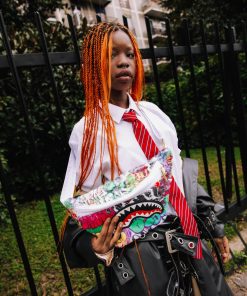 Alternative view of LE MONDE DES GRAFFITIS SAVVY CROSSBODY