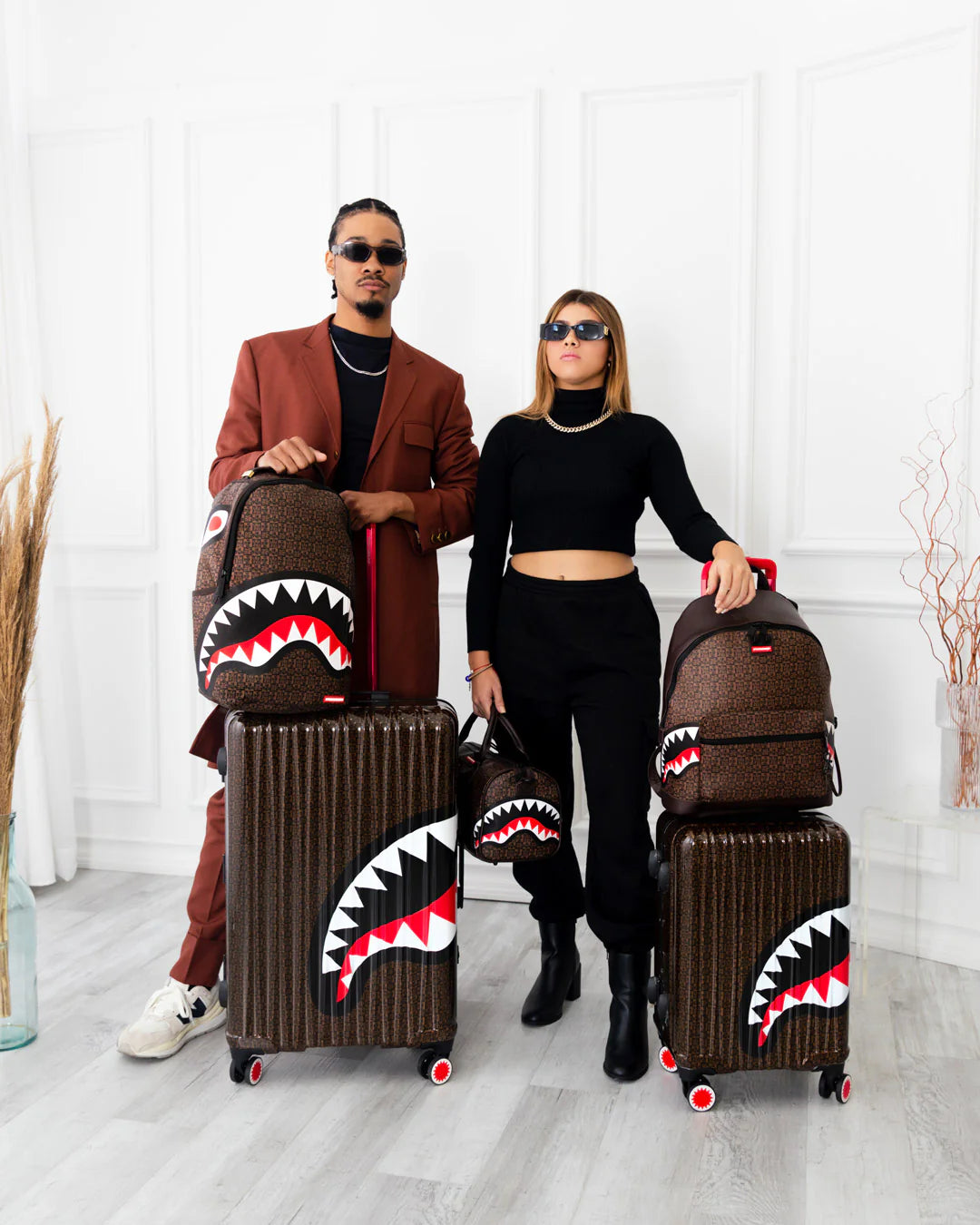 FRENZY SHARKS SHARKNAUTICS HARDSHELL CARRY-ON LUGGAGE - Image 8
