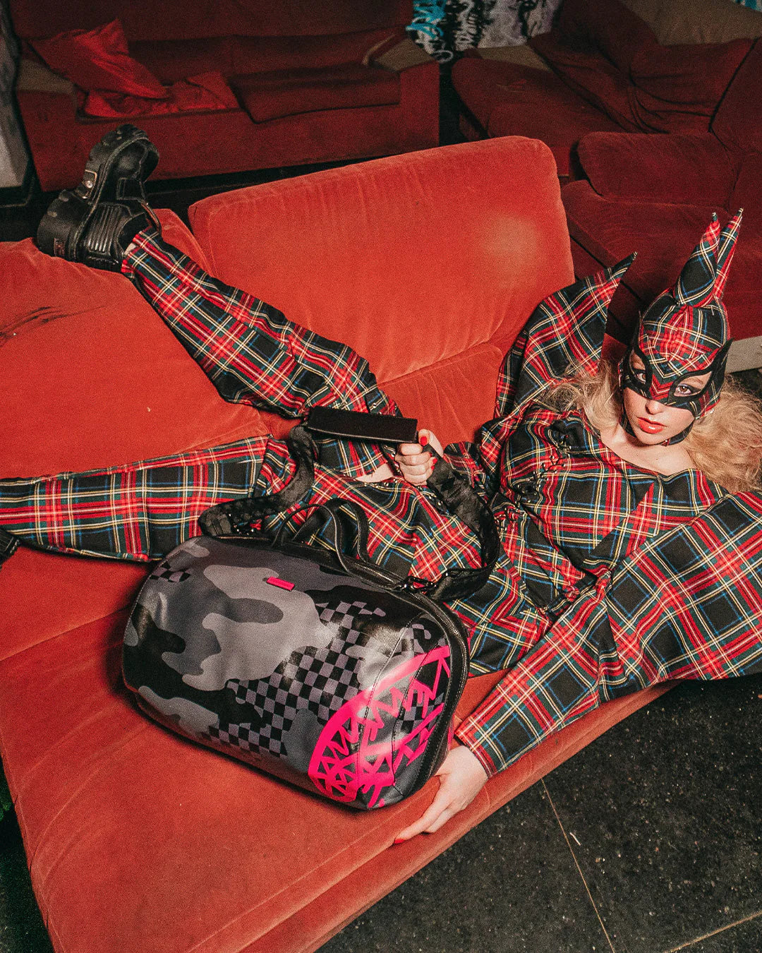 3AM PINK DRIP TUBE DUFFLE - Image 10