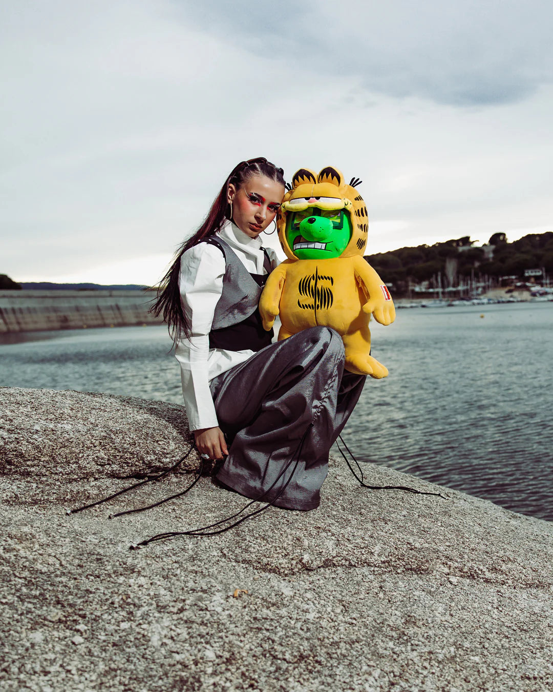 GARFIELD MONEYBEAR SUIT TEDDYBEAR BACKPACK - Image 2