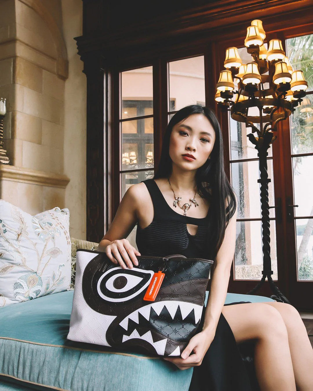 V.V.I.P. TOTE - Image 12