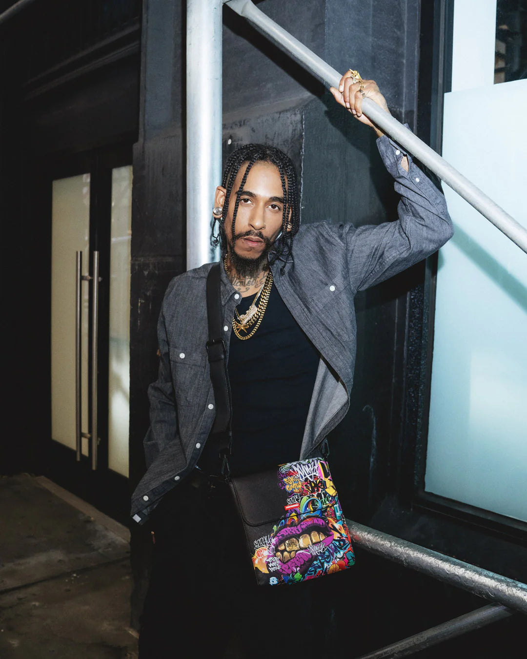 HALF GRAF LIPS MESSENGER BAG - Image 8