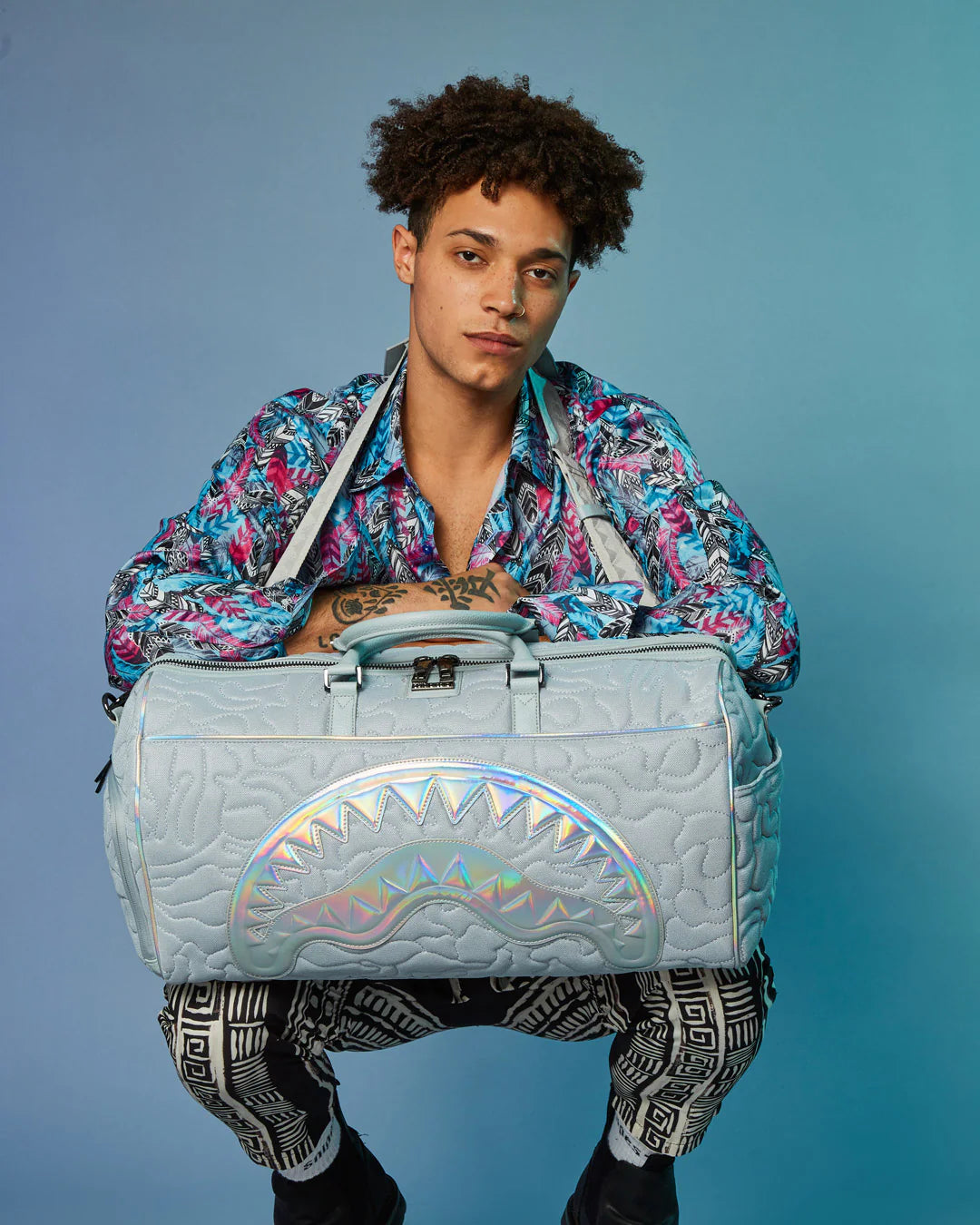 MIRASHAKU IRIDESCENT QUILT DUFFLE - Image 8