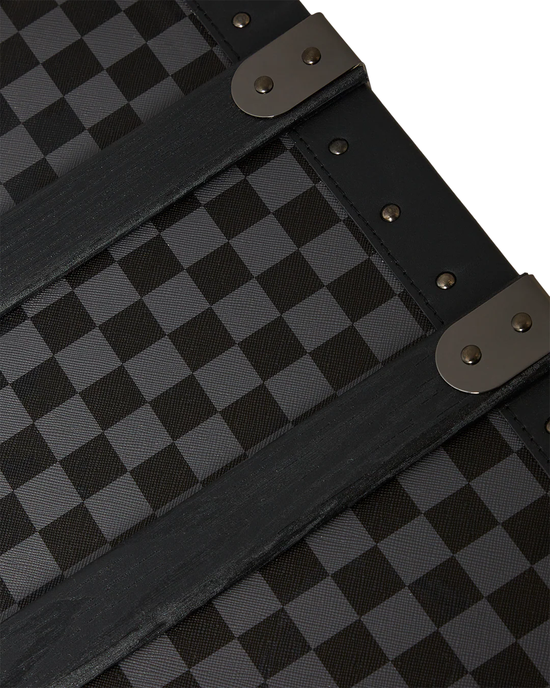 VANQUISH II WARDROBE TRUNK - Image 24