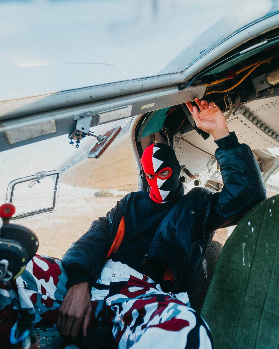 VERTICAL SHARK SKI MASK - Image 5