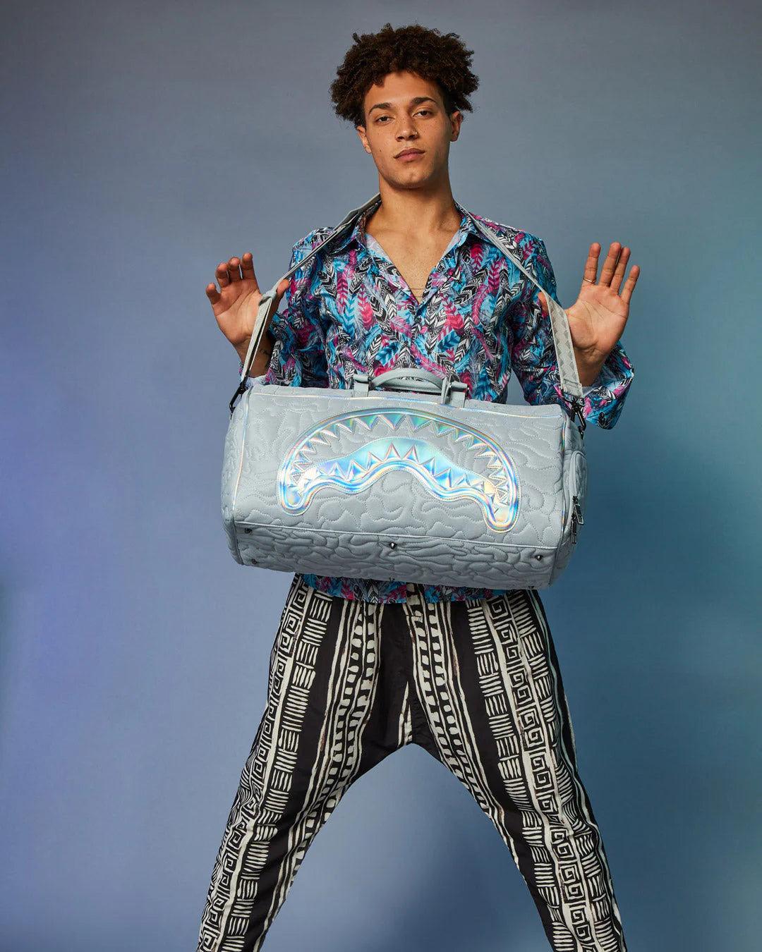 MIRASHAKU IRIDESCENT QUILT DUFFLE - Image 6
