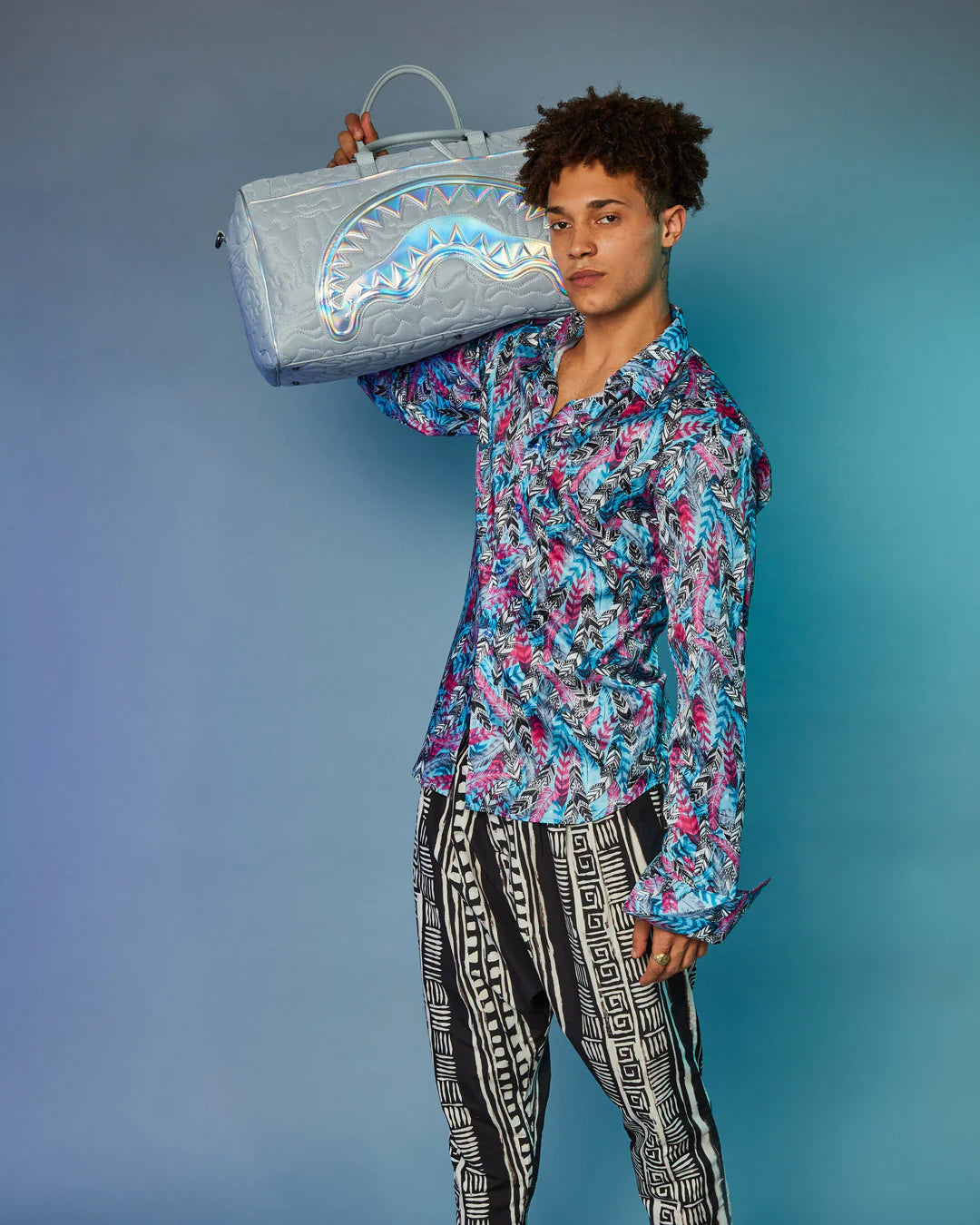 MIRASHAKU IRIDESCENT QUILT DUFFLE - Image 12