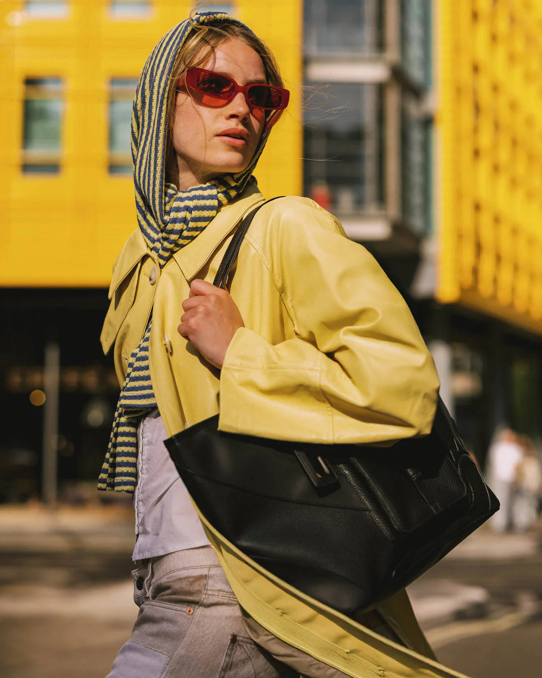 LONDON FASHION WEEK RED CARPET READY TOTE - Image 3