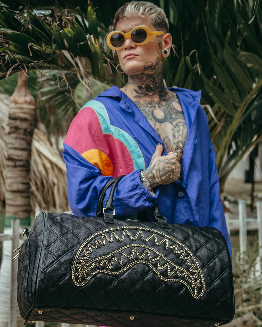 NOIR QUILT GOLD CHAIN SHARK DUFFLE - Image 2