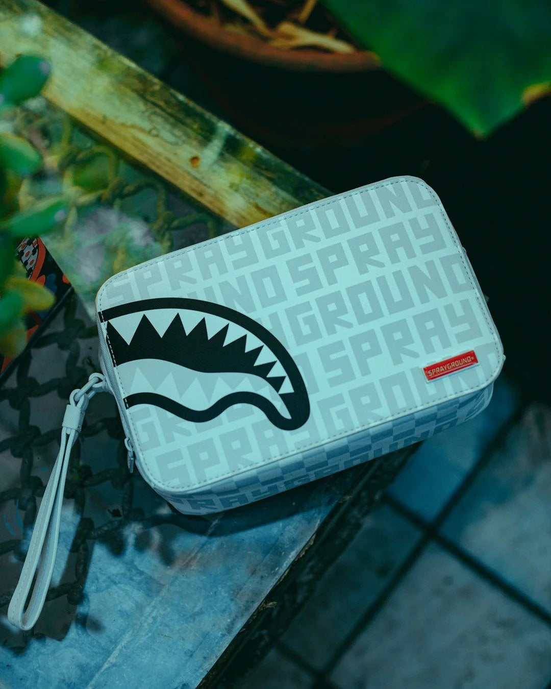 SPLIT THE CHECK (PEARL) TOILETRY BAG - Image 7