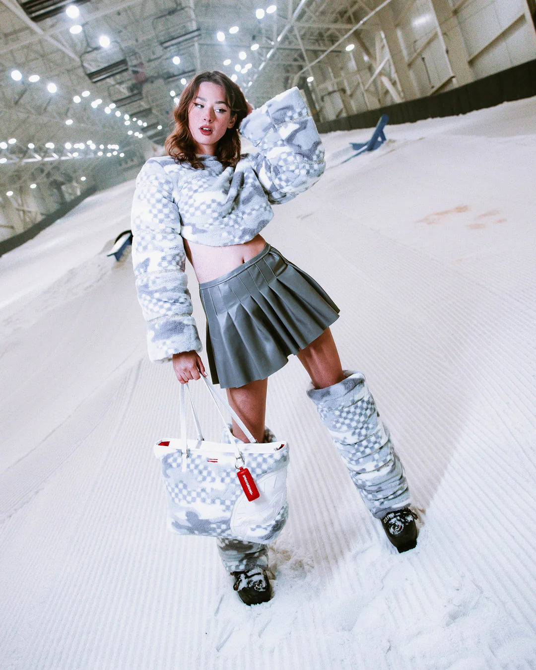 3AM PLUSH SWISS ALPS TOTE - Image 4