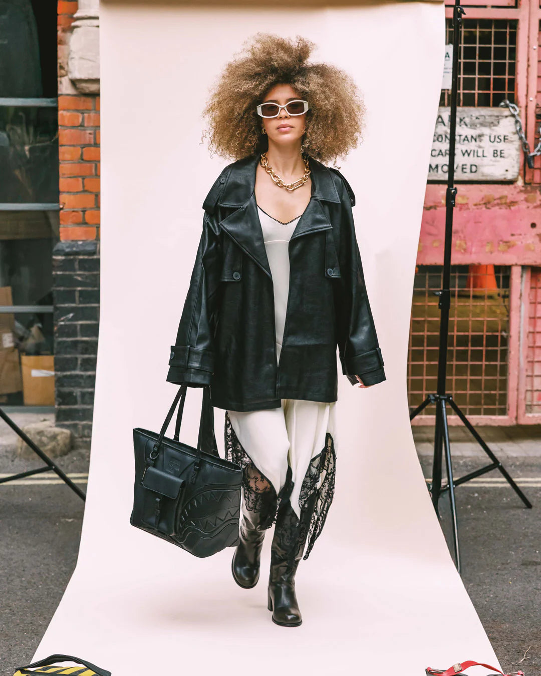 LONDON FASHION WEEK RED CARPET READY TOTE - Image 2