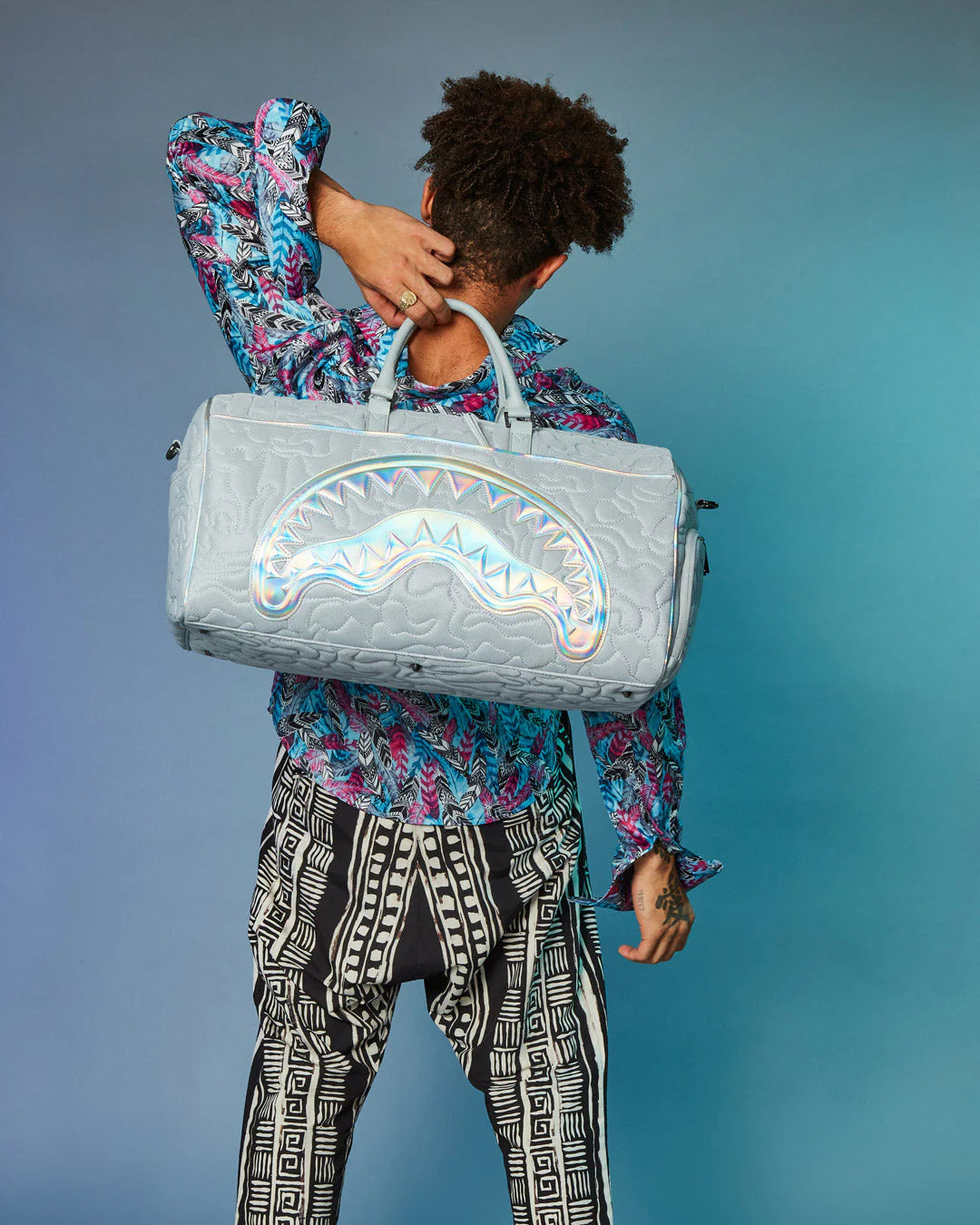 MIRASHAKU IRIDESCENT QUILT DUFFLE - Image 10