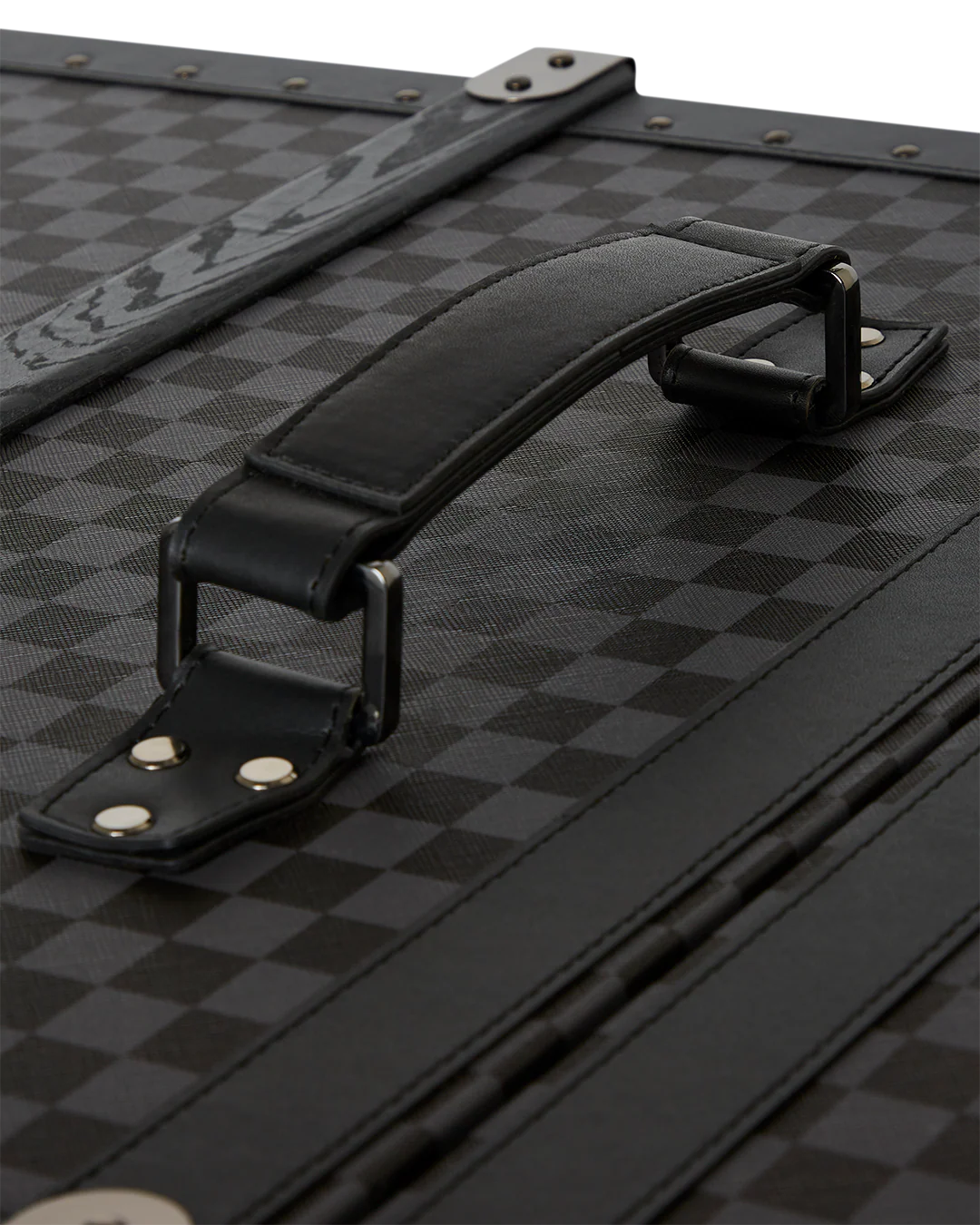 VANQUISH II WARDROBE TRUNK - Image 26