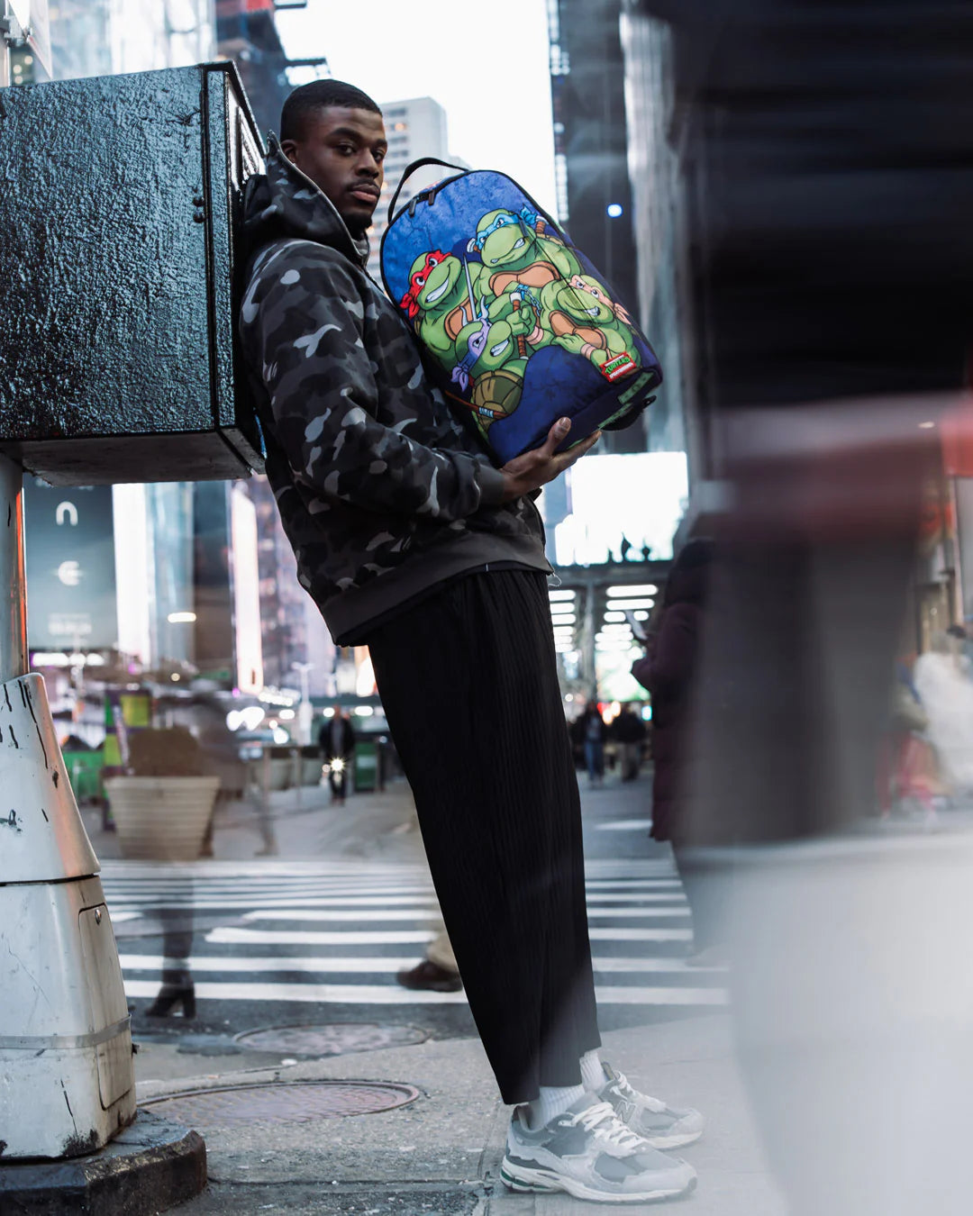TMNT SEWER CAP DLXSR BACKPACK - Image 11