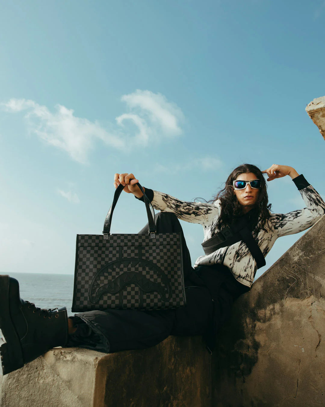MIDNIGHT CHATEAU TORTUGA TOTE - Image 4